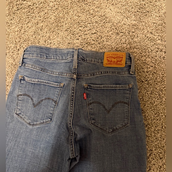 Distressed High Rise Straight Crop Lightwash Levi’s Women’s Size 28 - Picture 4 of 4